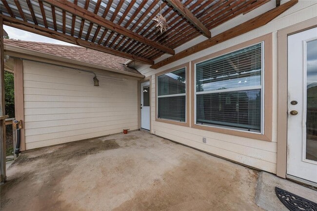 Building Photo - 8 Rosewood Cir