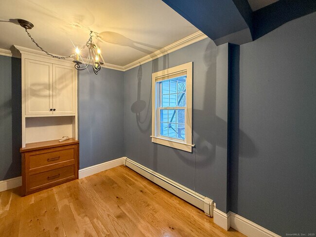 Building Photo - 2 Maple Ln