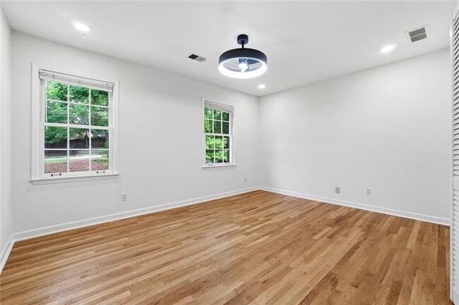 Building Photo - 3731 Dunwoody Club Dr
