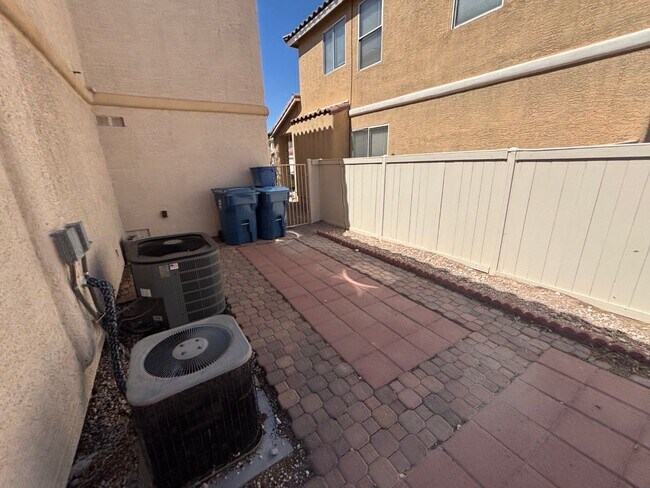 Building Photo - Charming 3-Bedroom Home with Modern Comfor...