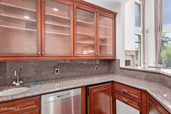 Building Photo - 8614 N 17th Pl