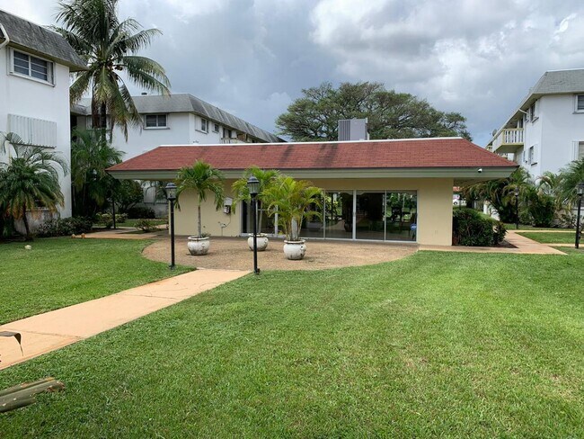 Building Photo - 15225 NE 6th Ave