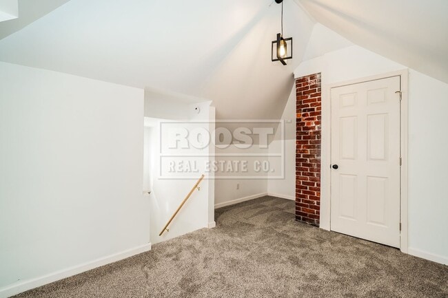 Building Photo - 4 Bedroom 1 Bathroom Single Family Home Available in Columbus!