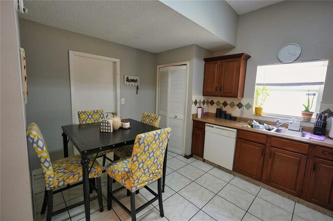 Building Photo - 11702 Cuxham Dr