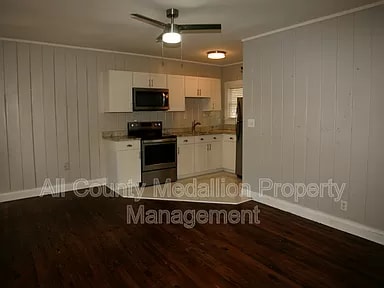 Building Photo - 1606 Hough St