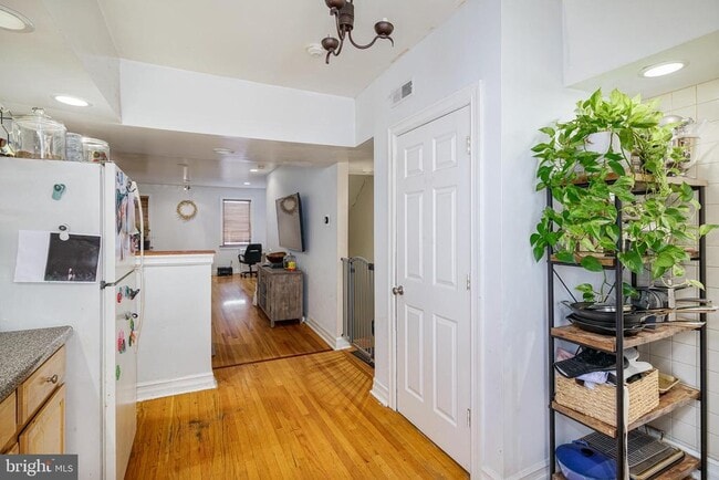 Building Photo - 615 S 11th St