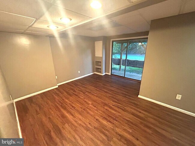 Building Photo - 15723 Edgewood Dr
