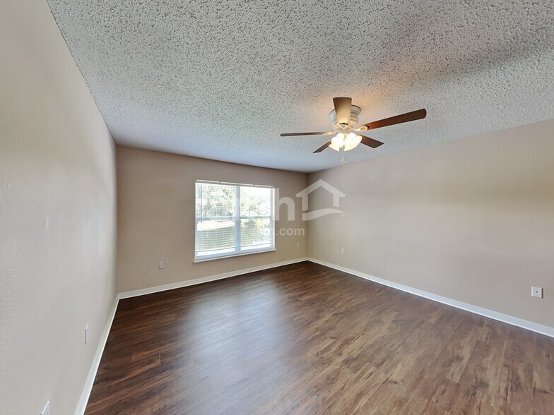 Building Photo - 10114 Maronda Dr