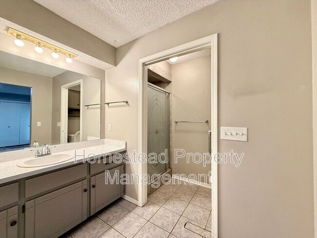 Building Photo - 10445 Dover Dr