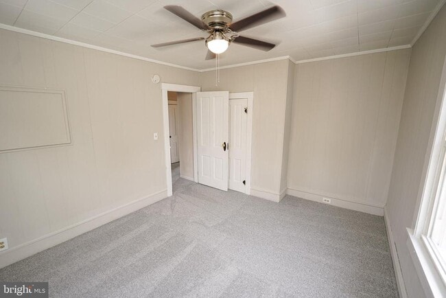 Building Photo - 305 E Pine St