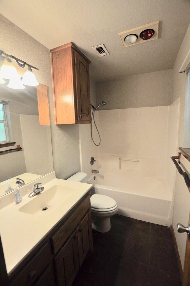 Building Photo - COUNTRY ATMOSPHERE! 1 Bedroom - 1 Bath – 1...