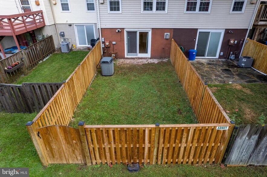 Building Photo - 19 Burnsway Ct