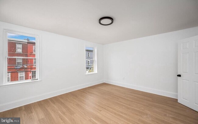 Building Photo - 2042 E Somerset St