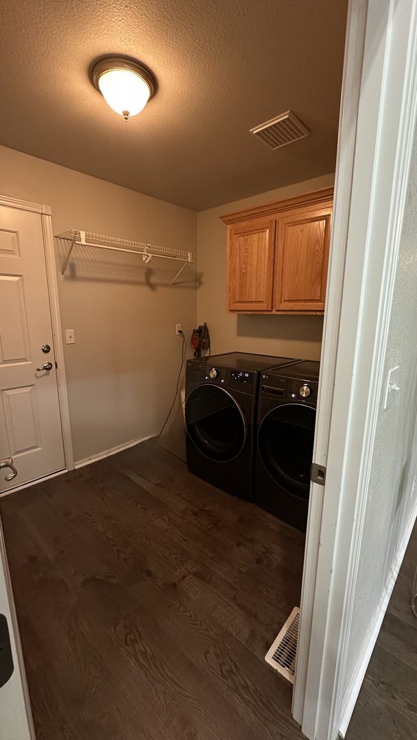 Building Photo - Great 3 Bedroom 2 Bath House!