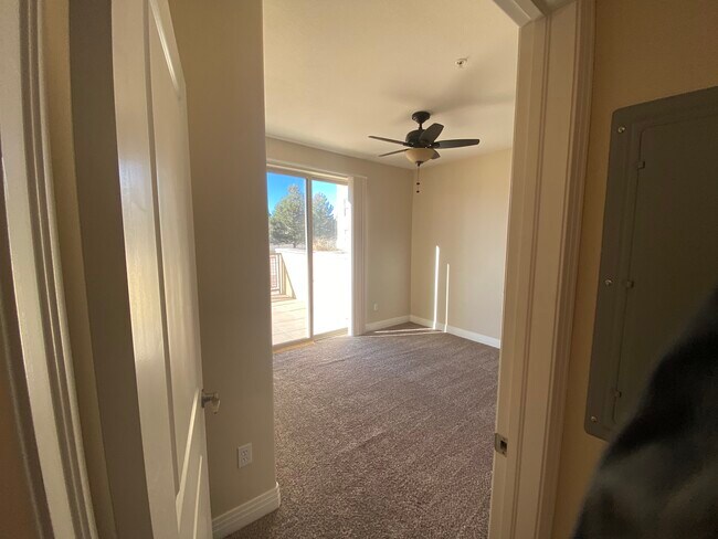 Building Photo - 9019 E Panorama Cir