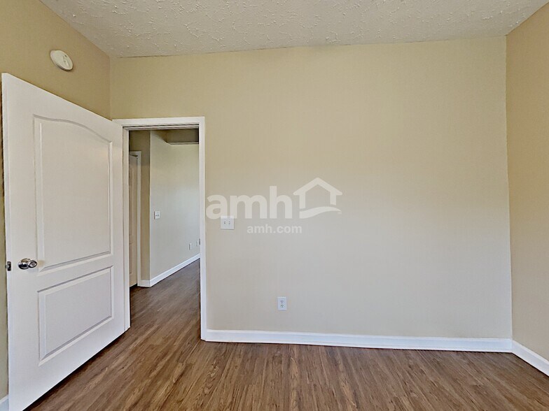 Building Photo - 5108 Bumblebee Dr