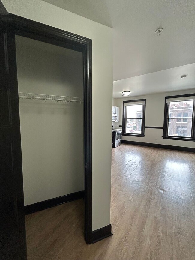 Building Photo - Sleek Downtown Living with a Modern Edge