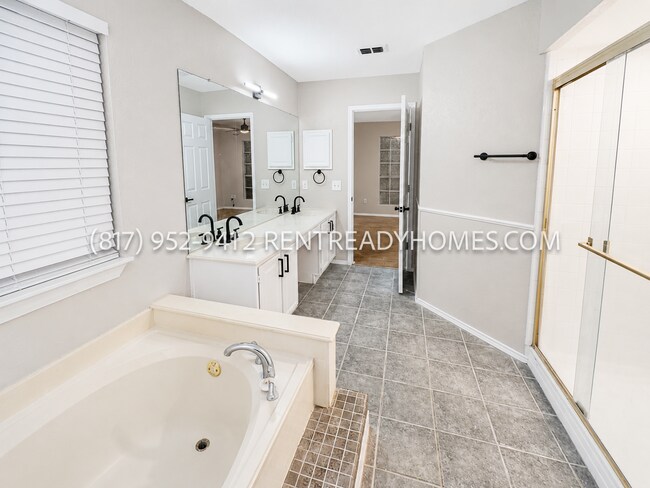 Building Photo - 3405 Plantation Ln