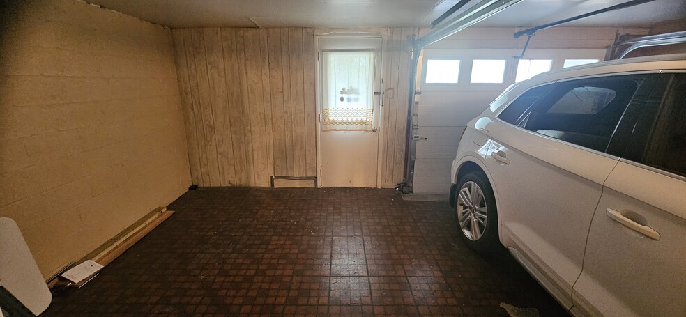 Garage - 307 Countryside Dr