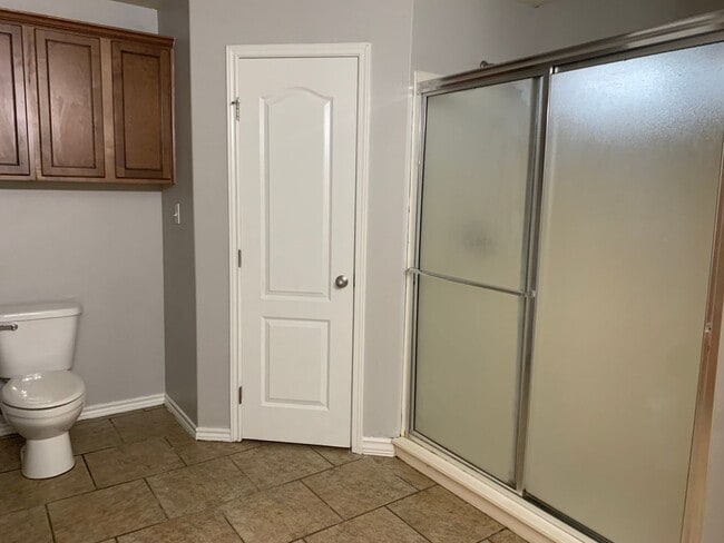 Building Photo - 6805 Northwind Dr