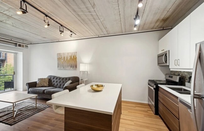 Building Photo - Quiet Community – 1 Bedroom Available