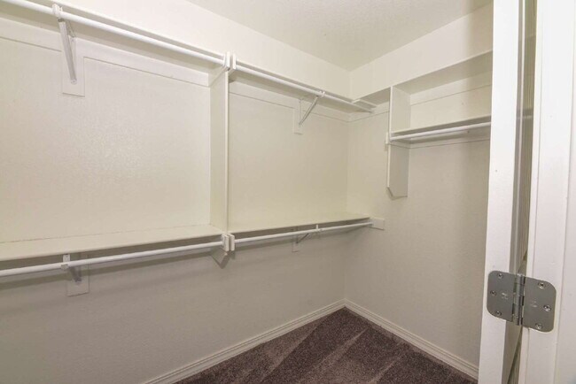 Building Photo - 1031 Gardenia St