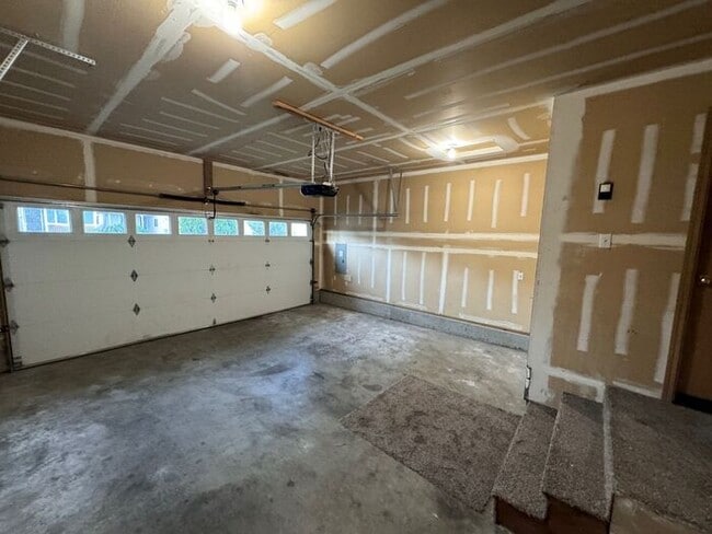 Building Photo - Nice 4 bedroom, 2.5 bath two story home in English Ridge, Puyallup!!