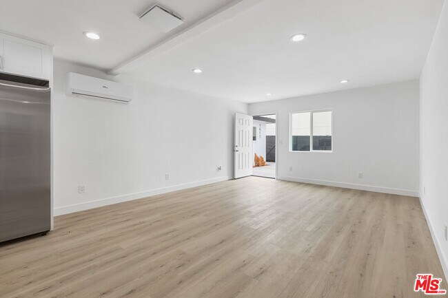 Building Photo - 1613 W 209th St