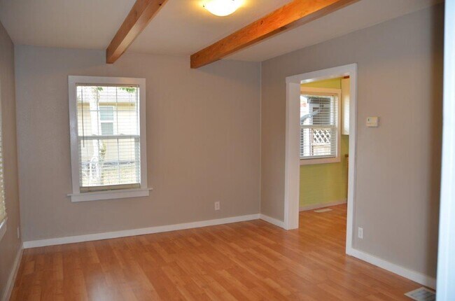 Building Photo - Completely Renovated Cottage in Crown Park...