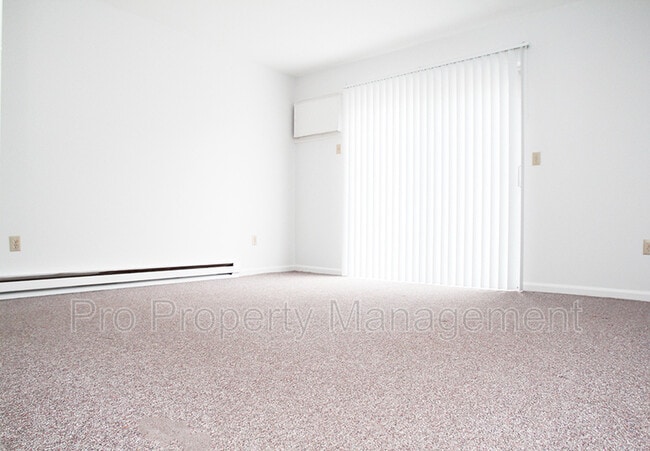 Building Photo - 267 Willow Springs
