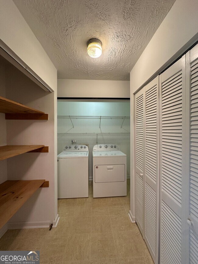 Building Photo - 115 Peyton Rd SW