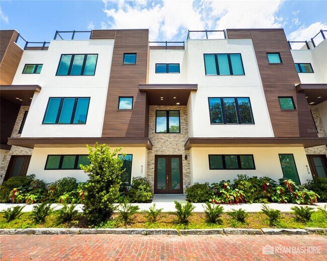 Building Photo - 627 Petit Wy