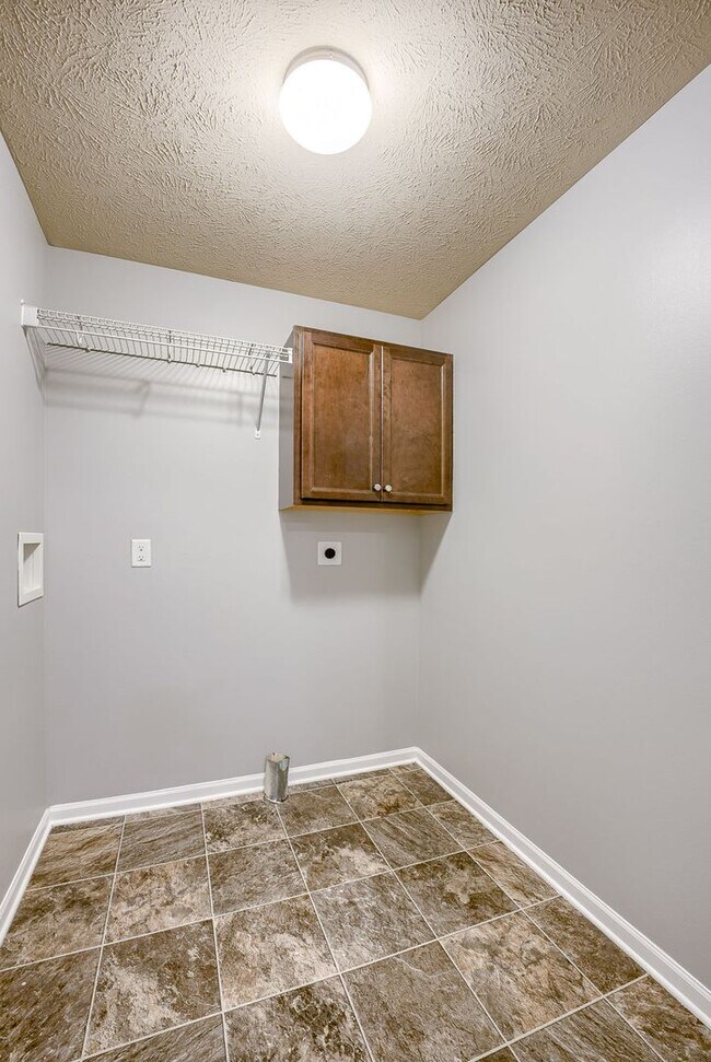 Building Photo - Elkhorn 3 Bedroom!!