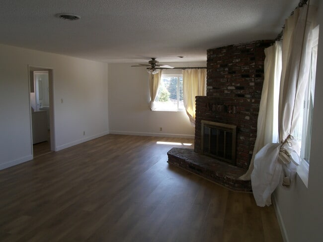 Building Photo - Fantastic Lot + View