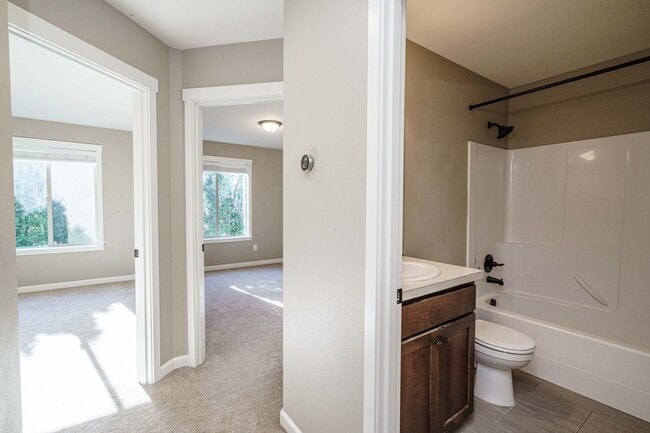 Building Photo - Beautiful Single-Level Home | 3 Bed, 2.5 B...