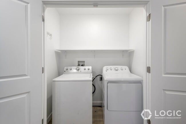 Building Photo - Spacious Townhome in Herriman!