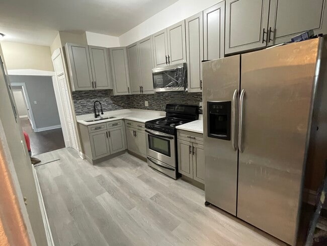 Building Photo - 3342 W Douglas Blvd