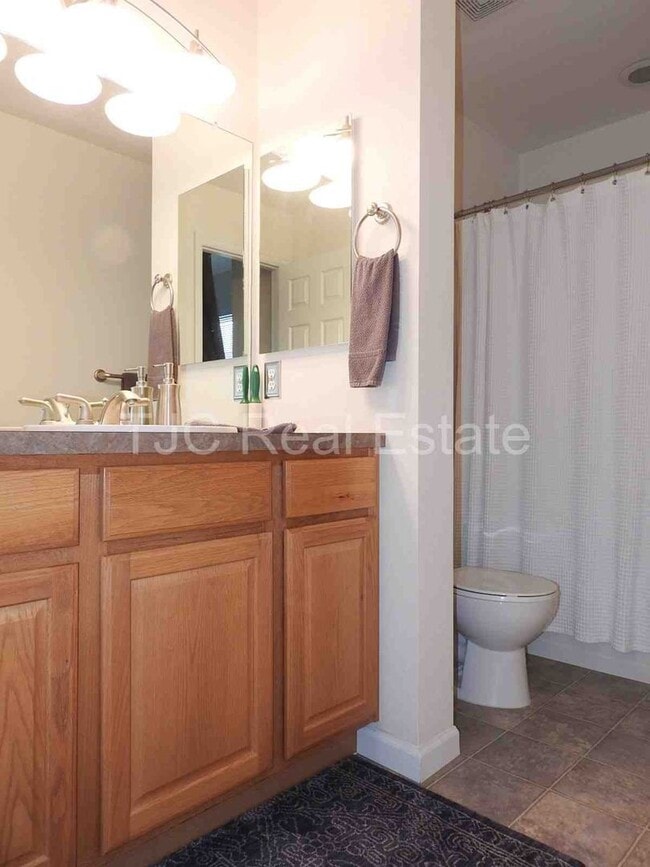 Building Photo - 8410 E 29th Ave