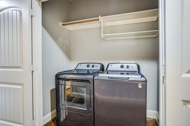 Building Photo - 3125 Waits Ave