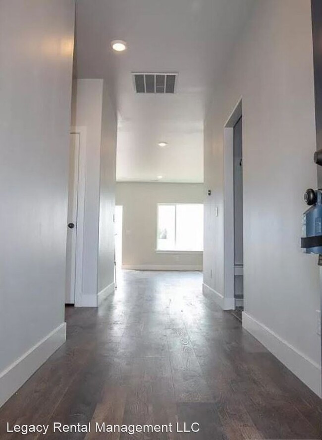 Building Photo - 2 br, 2 bath House - 2211 S. Summerfield