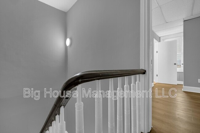 Building Photo - 339 E 25th St