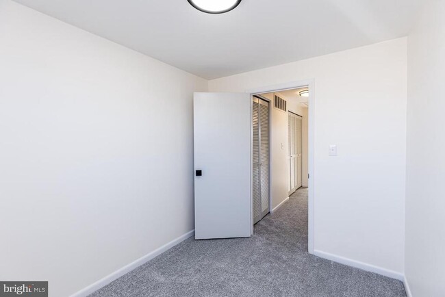 Building Photo - 1117 Circle Dr