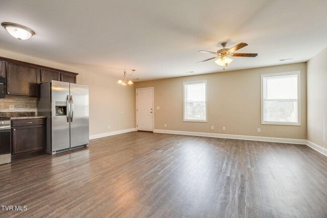 Building Photo - For Rent — Modern Duplex Near Historic Jonesborough
