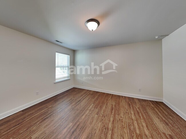 Building Photo - 115 Samara Ln