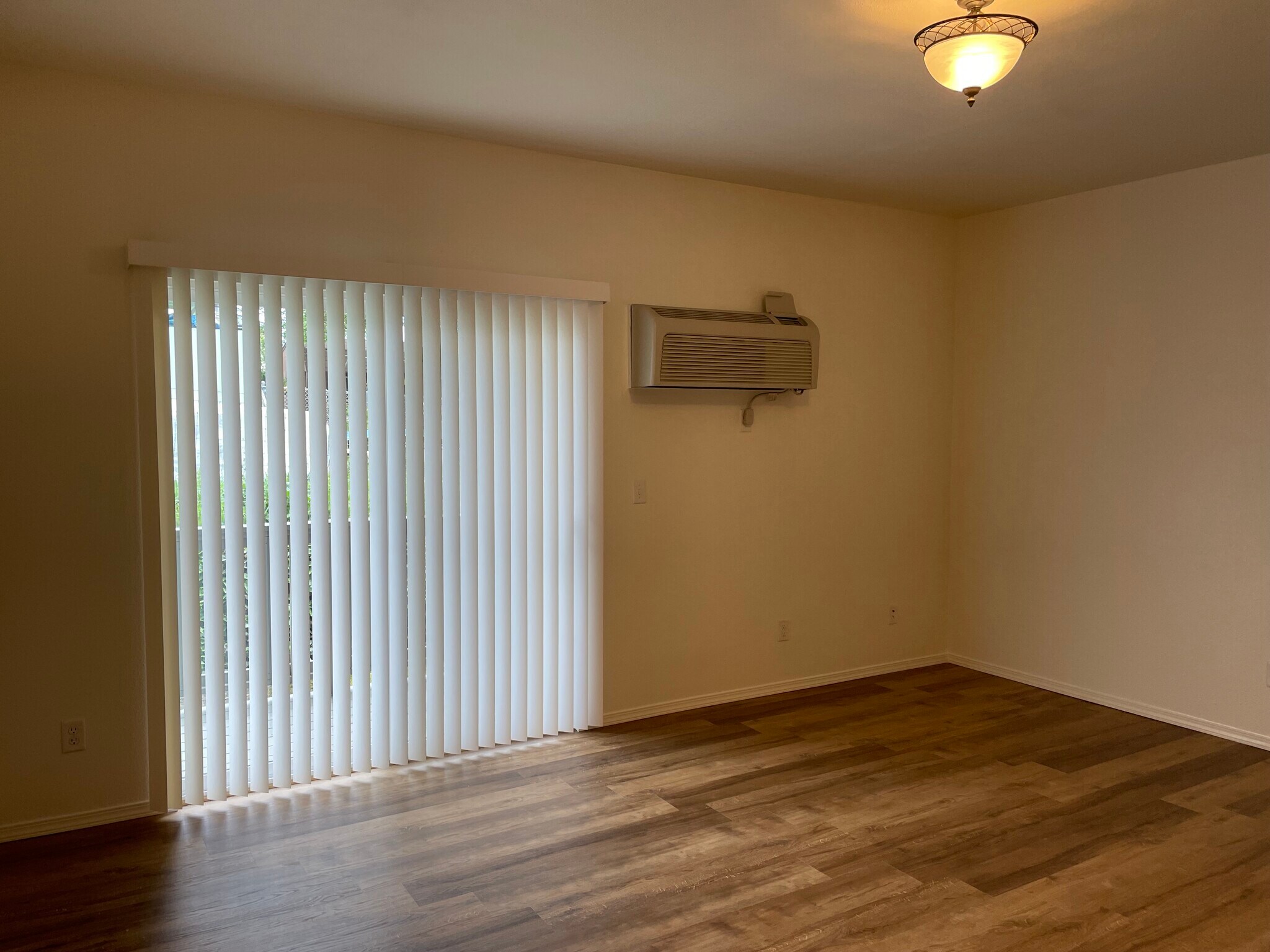 Building Photo - 1186 SW Lafayette Dr