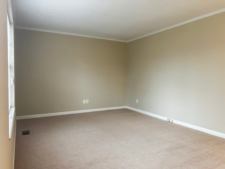 Building Photo - 675 Northview Dr NW