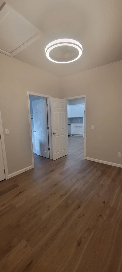 Building Photo - Gorgeous Garage Apartment!