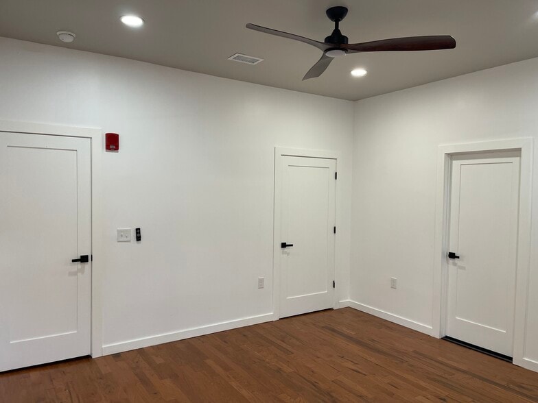 Building Photo - 711 Chew St