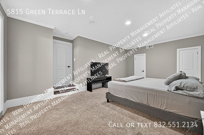 Building Photo - 5815 Green Terrace Ln