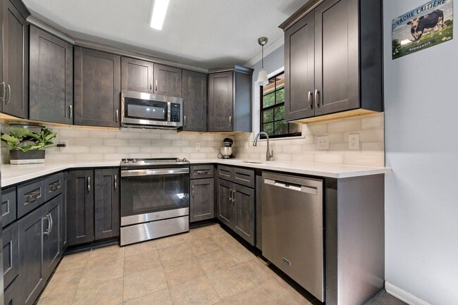 Building Photo - Lakewood rental!